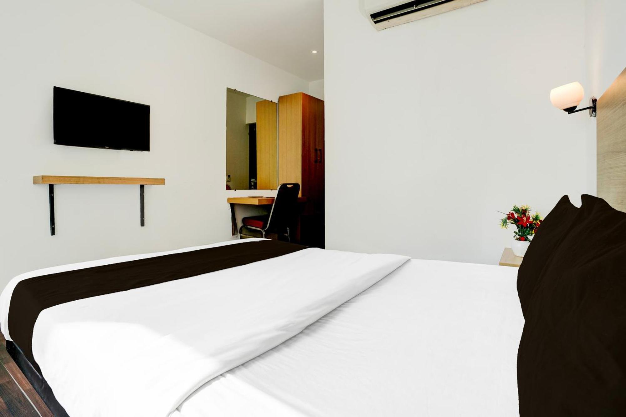 Super Townhouse Pbg Mall Vashi Turambhe Exteriér fotografie