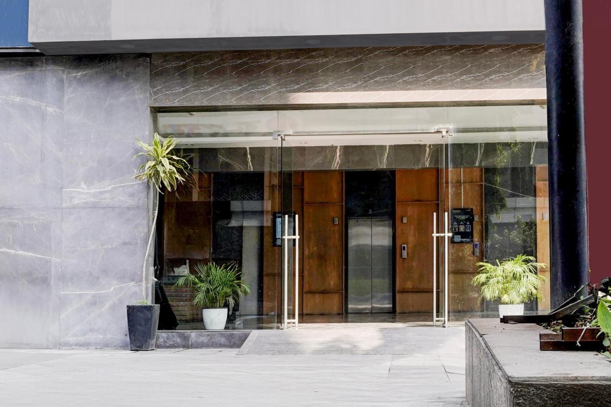 Super Townhouse Pbg Mall Vashi Turambhe Exteriér fotografie